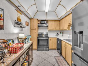 900 Saint Charles Place PH9, Pembroke Pines FL 33026