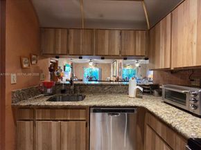 8044 NW 41st Ct, Sunrise FL 33351