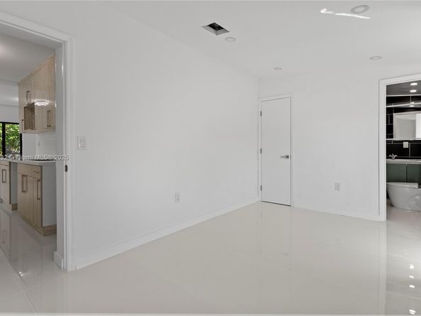 1640 NE 183 St, North Miami Beach FL 33179