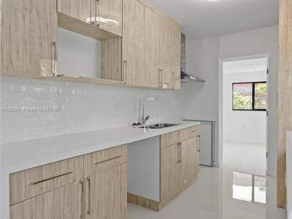 1640 NE 183 St, North Miami Beach FL 33179