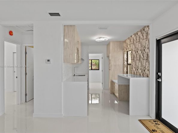 1640 NE 183 St, North Miami Beach FL 33179