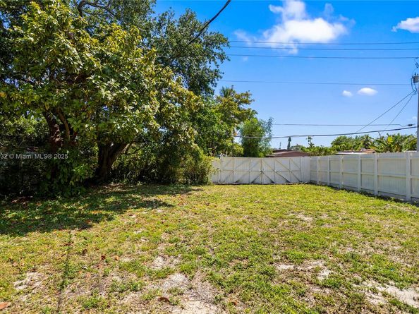 1640 NE 183 St, North Miami Beach FL 33179