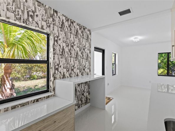 1640 NE 183 St, North Miami Beach FL 33179