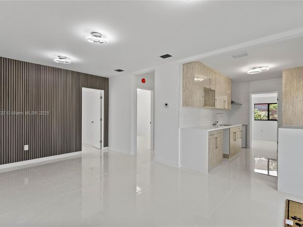 1640 NE 183 St, North Miami Beach FL 33179