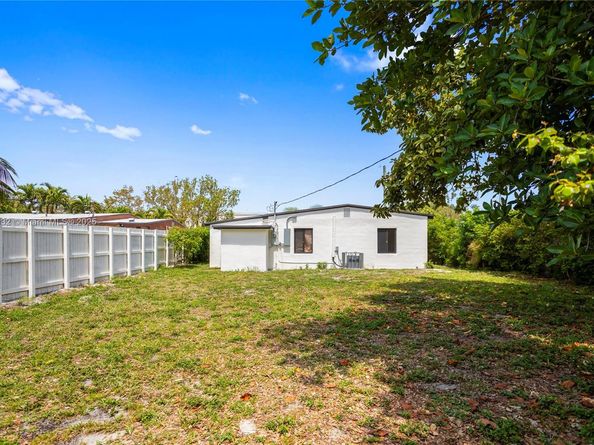 1640 NE 183 St, North Miami Beach FL 33179