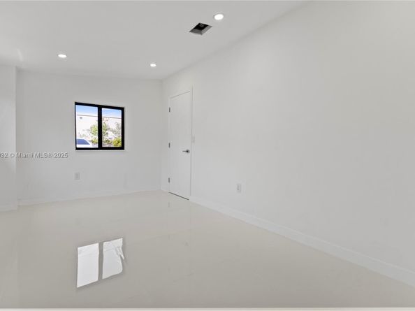 1640 NE 183 St, North Miami Beach FL 33179