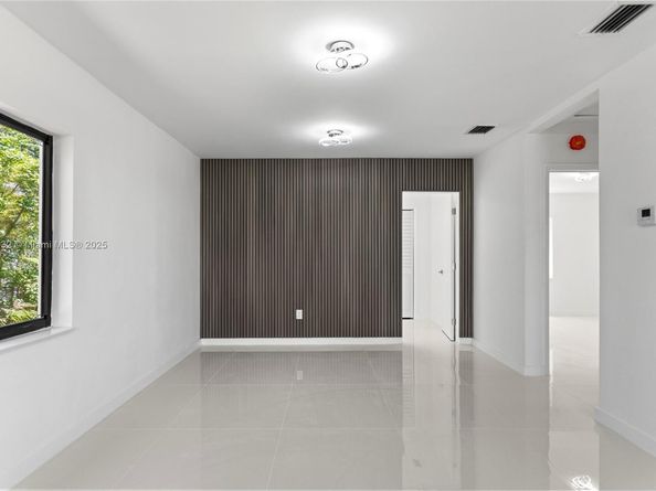 1640 NE 183 St, North Miami Beach FL 33179