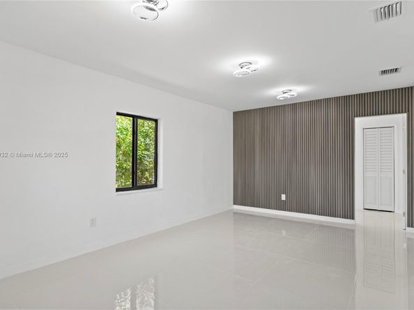 1640 NE 183 St, North Miami Beach FL 33179