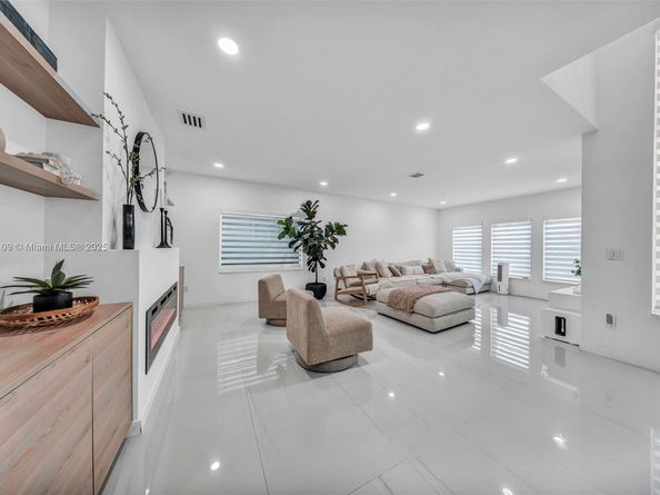 15565 SW 114th St, Miami FL 33196