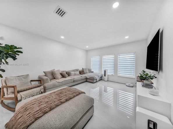 15565 SW 114th St, Miami FL 33196
