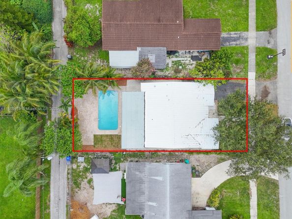 3920 Hayes St, Hollywood FL 33021