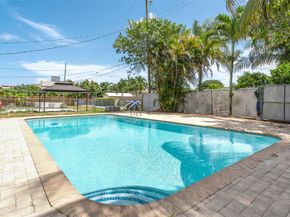 3920 Hayes St, Hollywood FL 33021