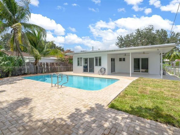 3920 Hayes St, Hollywood FL 33021