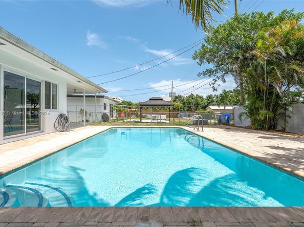 3920 Hayes St, Hollywood FL 33021