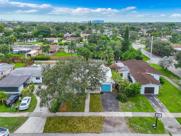 3920 Hayes St, Hollywood FL 33021