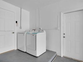 3920 Hayes St, Hollywood FL 33021