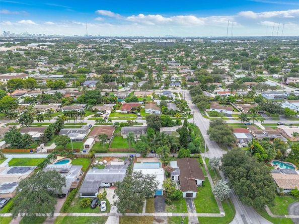 3920 Hayes St, Hollywood FL 33021