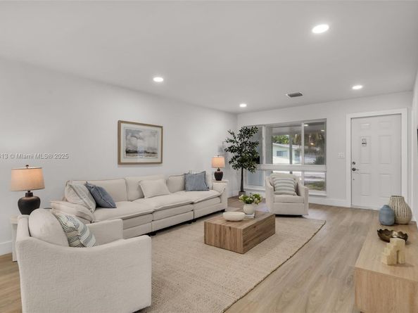 3920 Hayes St, Hollywood FL 33021