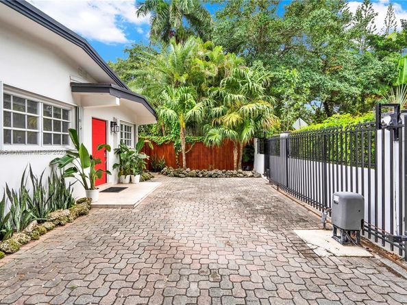 3730 Kumquat Ave, Miami FL 33133