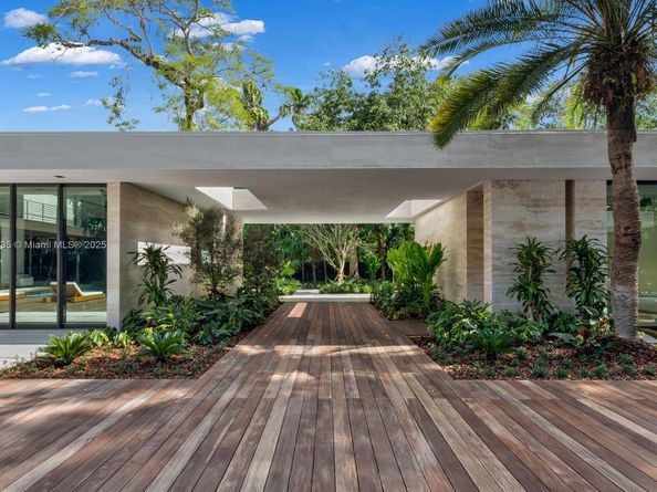 4040 Kiaora St, Miami FL 33133