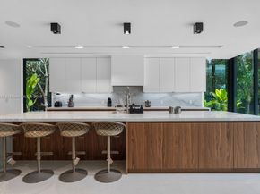 4040 Kiaora St, Miami FL 33133