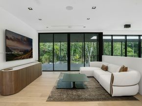 4040 Kiaora St, Miami FL 33133