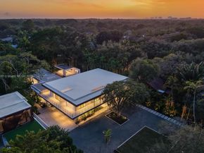4040 Kiaora St, Miami FL 33133