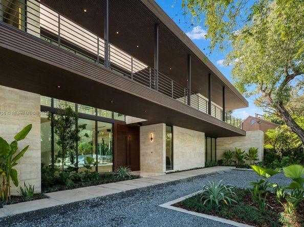 4040 Kiaora St, Miami FL 33133