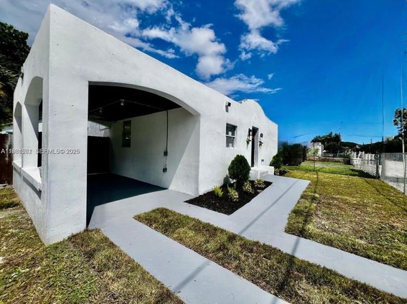 1601 NW 50th St, Miami FL 33142