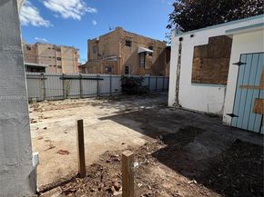 2341 SW 9th St, Miami FL 33135