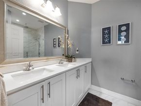 8070 NW 108th Pl, Doral FL 33178
