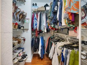 8070 NW 108th Pl, Doral FL 33178