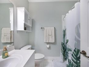8070 NW 108th Pl, Doral FL 33178