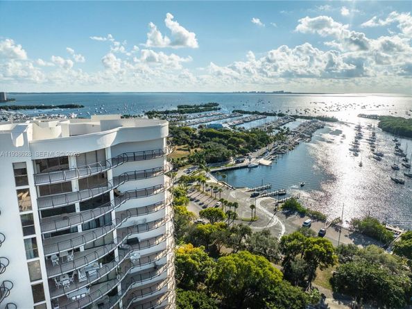 2843 S Bayshore Dr 6B, Miami FL 33133