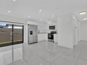 2490 NW 44th St, Miami FL 33142