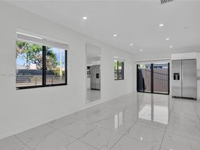 2490 NW 44th St, Miami FL 33142