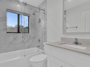 2490 NW 44th St, Miami FL 33142