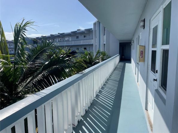 2300 Park Ln 208, Hollywood FL 33021