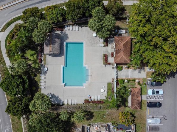 805 NW 108th Ter 7L5, Pembroke Pines FL 33026