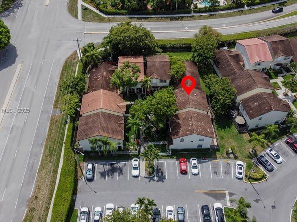805 NW 108th Ter 7L5, Pembroke Pines FL 33026