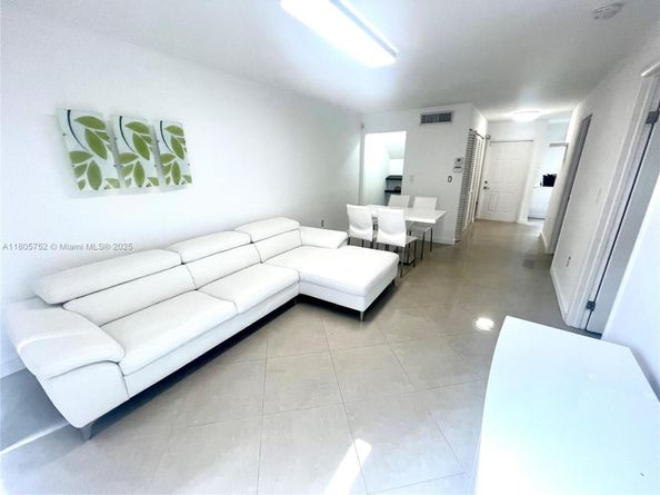 805 NW 108th Ter 7L5, Pembroke Pines FL 33026