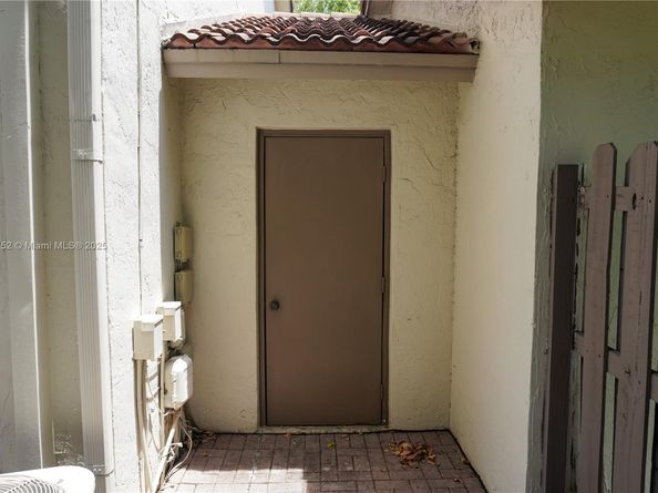 805 NW 108th Ter 7L5, Pembroke Pines FL 33026