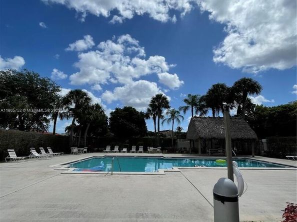 805 NW 108th Ter 7L5, Pembroke Pines FL 33026