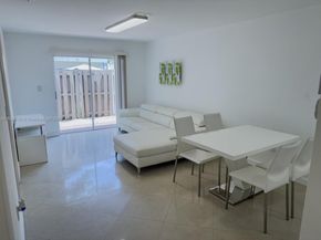 805 NW 108th Ter 7L5, Pembroke Pines FL 33026