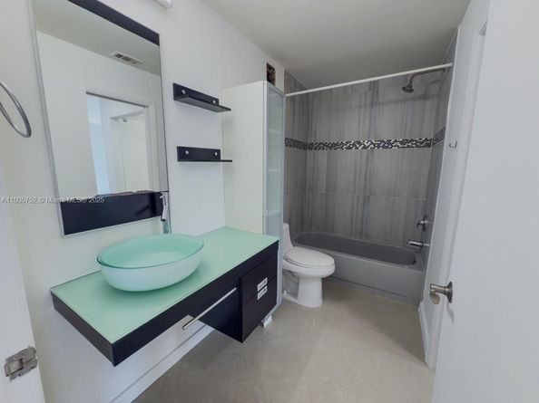 805 NW 108th Ter 7L5, Pembroke Pines FL 33026