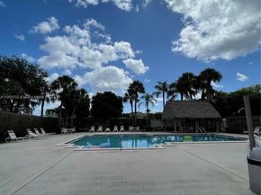 805 NW 108th Ter 7L5, Pembroke Pines FL 33026