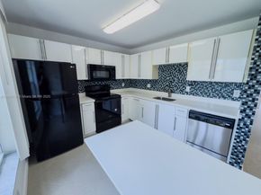 805 NW 108th Ter 7L5, Pembroke Pines FL 33026