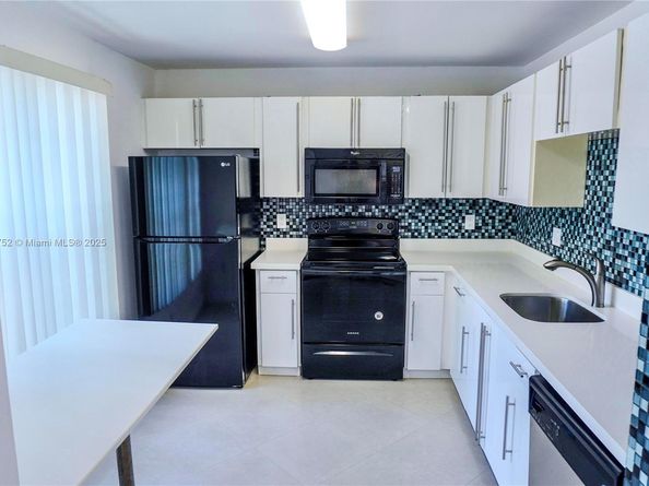 805 NW 108th Ter 7L5, Pembroke Pines FL 33026