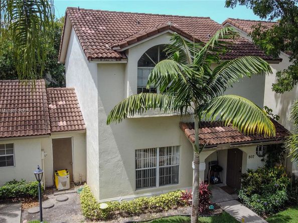 805 NW 108th Ter 7L5, Pembroke Pines FL 33026
