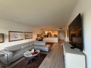 2801 N Palm Aire Dr 405, Pompano Beach FL 33069